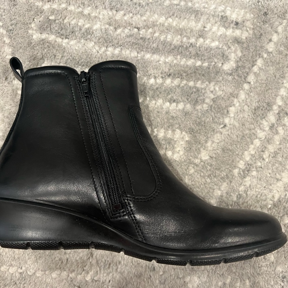 Ecco Black Ankle Boots Smooth Leather Chelsea - Picture 3 of 6